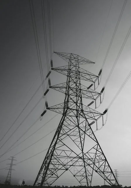 Elektrik şebekesinin iletim hatları